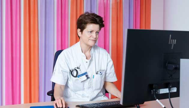 Camilla Rathcke på sin arbejdsplads, Herlev Hospital. Foto: Claus Bech 